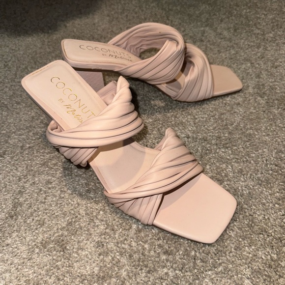 NEVER WORN Matisse Layla Heels - Picture 2 of 4